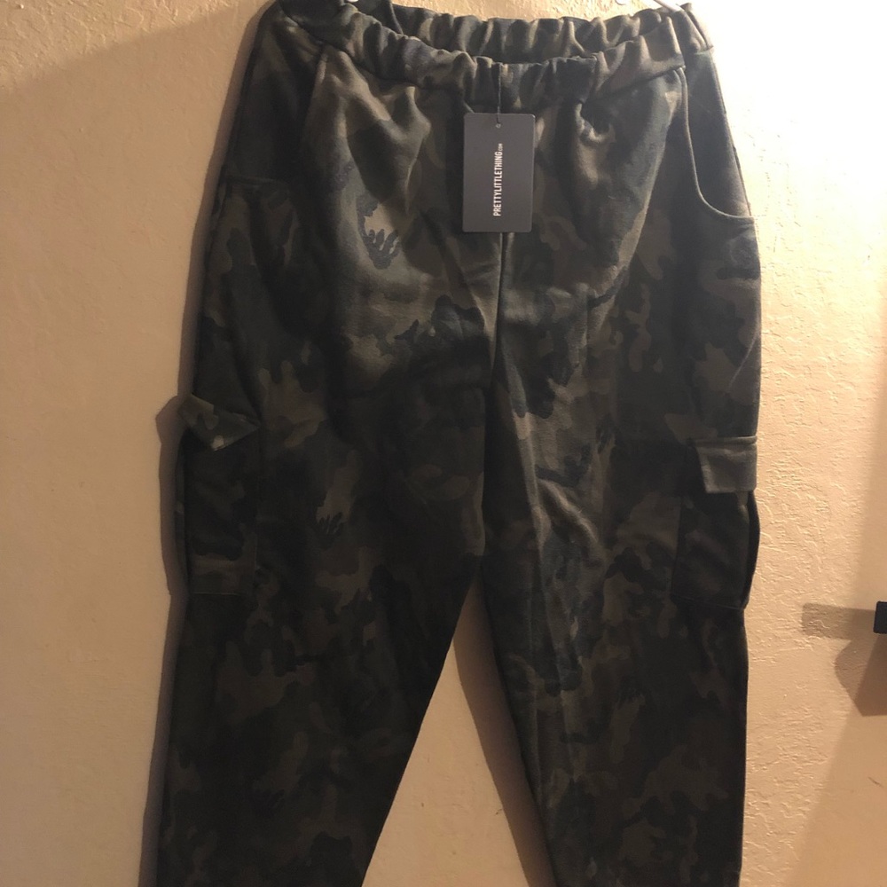 Pretty little thing plus size camo joggers sz 18